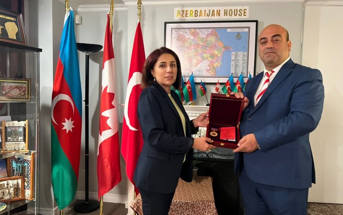 Toronto şəhərində Azərbaycan Evinin rəhbəri Lalin Həsənova “Azərbaycanın Qüruru” qızıl ordeninə layiq görülüb