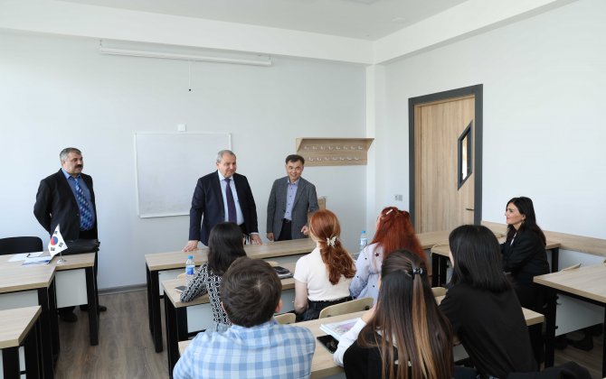 Koreya Qabaqcıl Elm və Texnologiya İnstitutunun alimi BDU tələbələri ilə görüşüb - FOTO