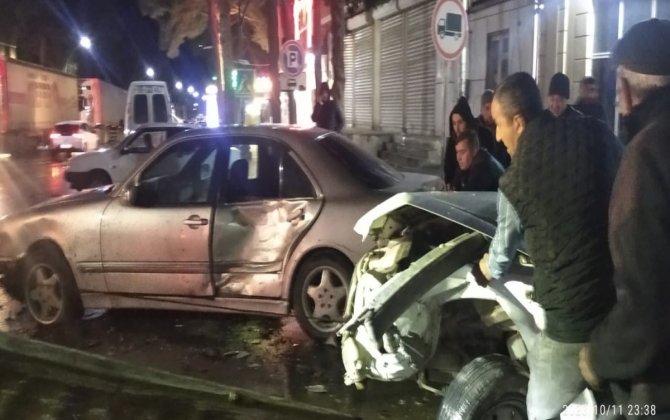 Xaçmazda minik avtomobilləri toqquşub, xəsarət alan var