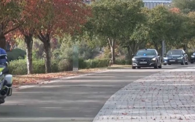 Paşinyan Strasburqa səfərindən görüntülər paylaşdı: Qızlarını da özü ilə aparıb - VİDEO