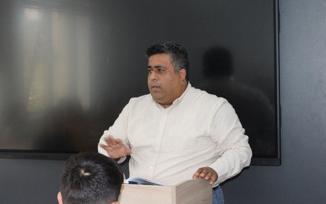 Tanınmış radiomenecer Azər Nəzərov BDU-nun Jurnalistika fakültəsinin tələbələrinə ustad dərsi keçib - FOTO