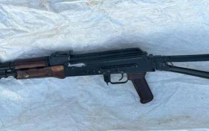 Məhkumun Gəncədə gizlətdiyi avtomat tapılıb