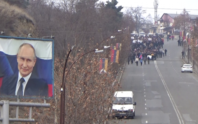 “Sülhməramlı”lar çıxanadək 10 kiçik, 5 böyük səhvini düzəltməlidir...-Öncə Putinin portreti...