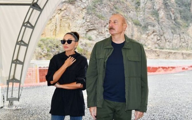 İlham Əliyev və xanımı Şuşada peşə məktəbinin və kollecin binasına baxış keçirdi