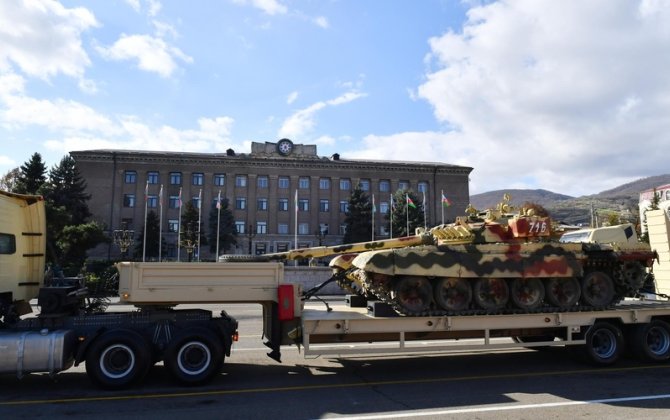 Xankəndidəxa0 ermənilərdən qənimət götürülən tank və texnikalar nümayiş etdirilibxa0- FOTO