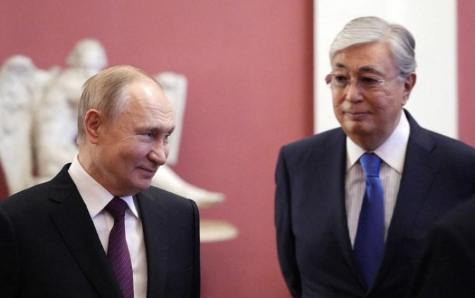 Putin Tokayevlə görüşdə mikrofonunun söndürülməsini zarafata saldı - VİDEO