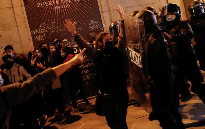 Madriddə minlərlə ispan baş nazir və amnistiya qanununa etiraz olaraq aksiya keçirib