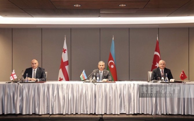 Müdafiə nazirlərinin Bakı toplantısı: Azərbaycan, Türkiyə və Gürcüstan vahid cəbhədə yer alır - ŞƏRH + FOTO