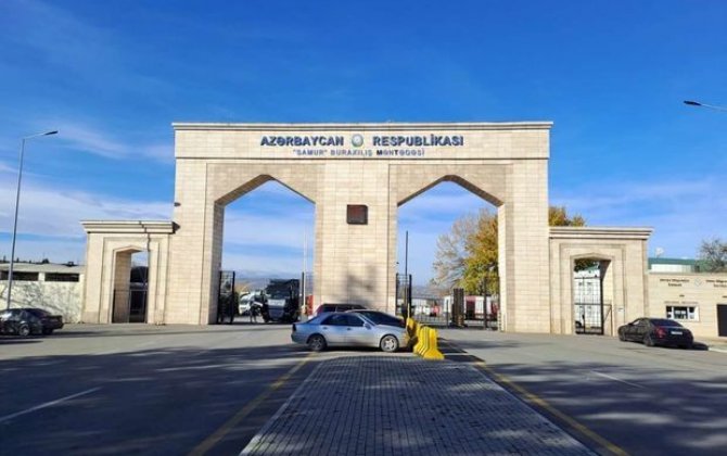 Азербайджанские таможенники предотвратили незаконный ввоз в страну большого количества автозапчастей - ФОТО