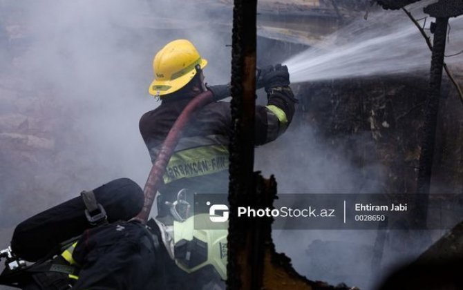 Astrada altıotaqlı ev yandı