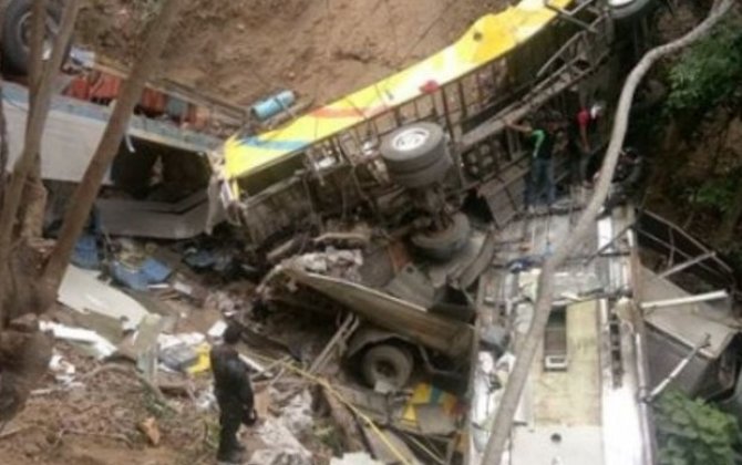 Filippində avtobusun uçurumdan aşması nəticəsində 25 nəfər ölüb