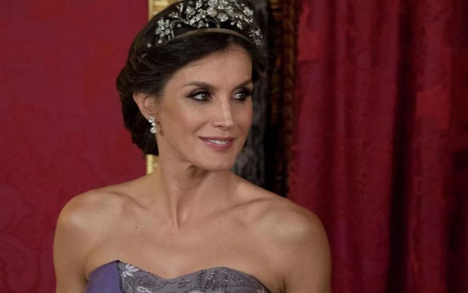 СМИ: Испанскую королеву обвинили в измене мужу - ФОТО