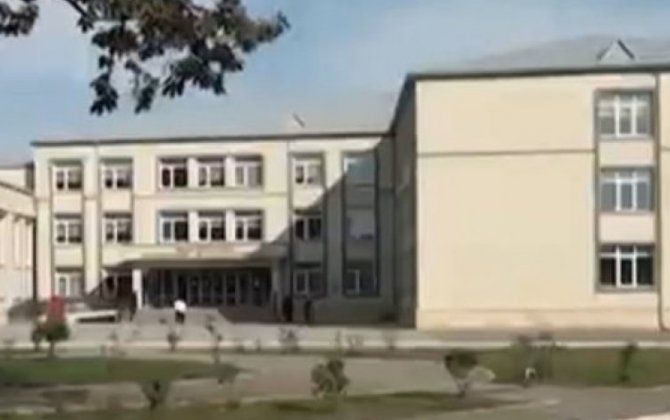 В Азербайджане на стенах нового здания школы образовались трещины - ВИДЕО