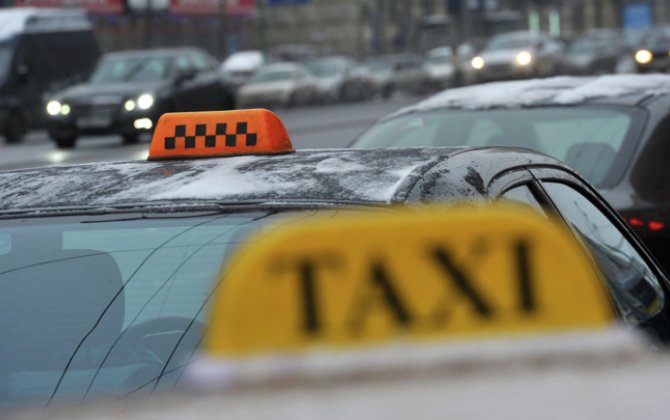 В Баку пассажир укусил таксиста за живот из-за смены маршрута
