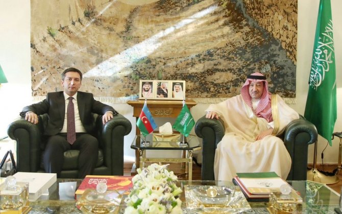Замглавы МИД Азербайджана проинформировал саудовского коллегу о мирных инициативах Баку