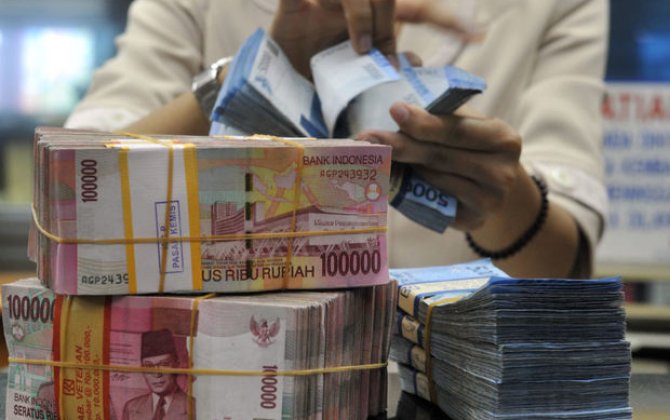 İndoneziyalı nazir korrupsiyada məmurların arvadlarını günahlandırdı