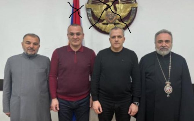 Şahramanyan Araikin qardaşı və keşişlərlə “artsax”ın əski parçası və 