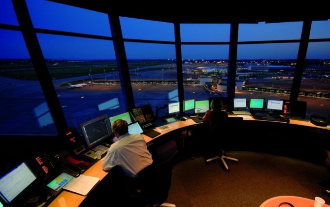 Berlin aeroportunda onlarla reys proqram təminatının nasazlığına görə gecikir