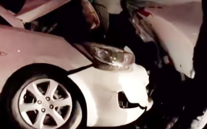 Bakıda minik avtomobili avtobusla toqquşdu - VİDEO