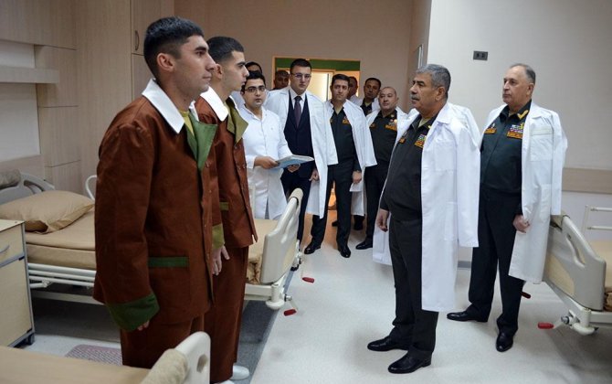 Müdafiə Nazirliyinin rəhbərliyi bayramla bağlı hospitalı ziyarət etdi - FOTO/VİDEO