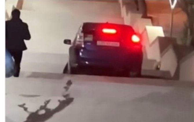 Bakıda pilləkəndə 