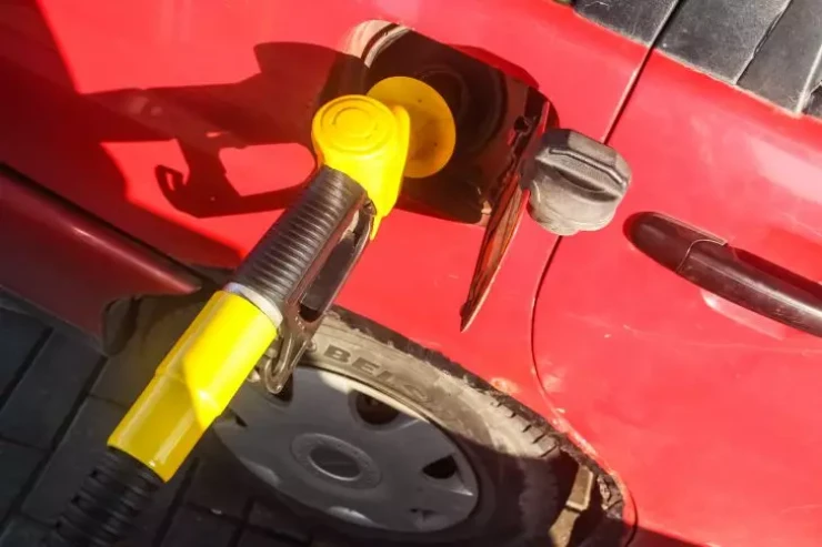 Bir vərəqlə benzinin keyfiyyətini bilmək olar – İNANILMAZDIR