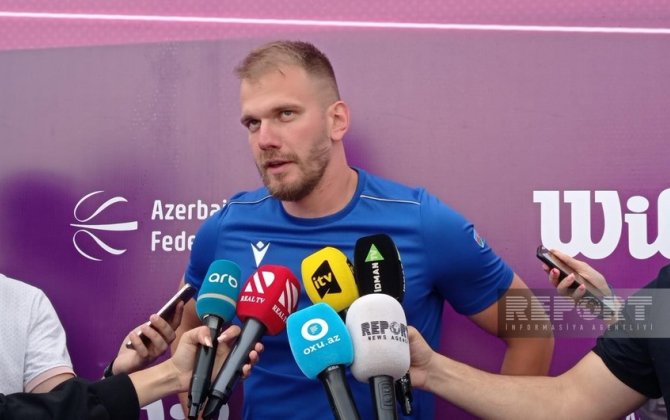 Azərbaycan millisinin baş məşqçisi: 