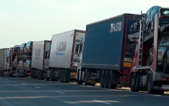 AYNA: “Qırmızı Körpü” gömrük postunda yük maşınlarının sayı üç dəfəyədək artıb”