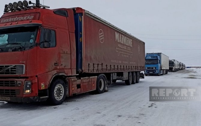 Bakı-Quba magistralında yük maşınları yolda qalıb