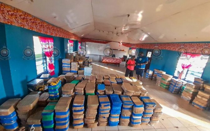 Fici polisi yüz milyon dollarlıq metamfetamin müsadirə edib