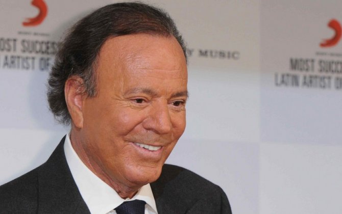 Müğənni Xulio İqlesias Dominikan hava limanında saxlanılıb