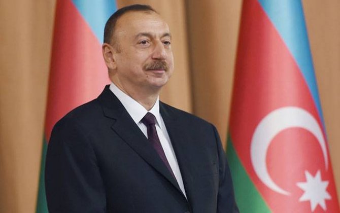 Prezidentdən ali məktəb müəlliminə jest