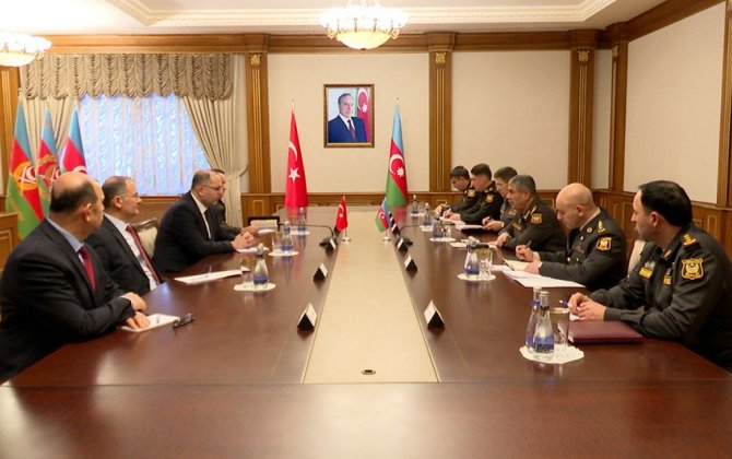 Azərbaycanın müdafiə naziri Türkiyənin Milli Müdafiə Universitetinin rektoru ilə görüşüb