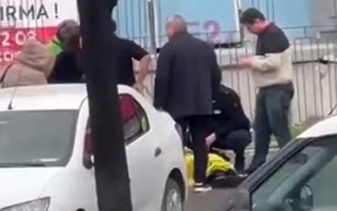 İstanbulda naməlum şəxs qarşısına çıxanları bıçaqladı: On nəfər yaralandı - VİDEO