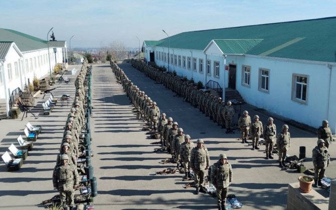 Hərbi hissələrdə sıra baxışları keçirilir, döyüş texnikası və silahlar yoxlanılır