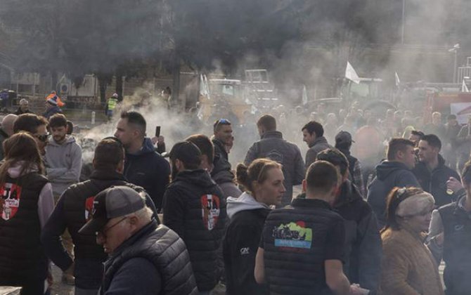 Fransada yenə ara qarışdı: Etirazçılar Gömrük İdarəsinin binasını yandırdılar