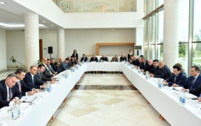 Bölgələrdəki teatr-tamaşa və konsert müəssisələrinin fəaliyyətinə həsr olunan müşavirə keçirilib - FOTO