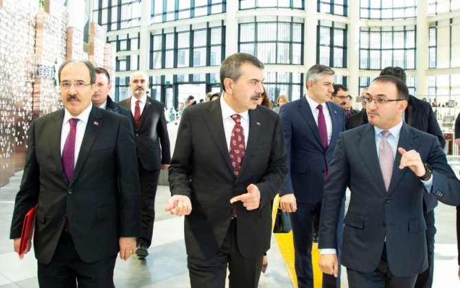 Türkiyəli nazir “ASAN xidmət”də olub