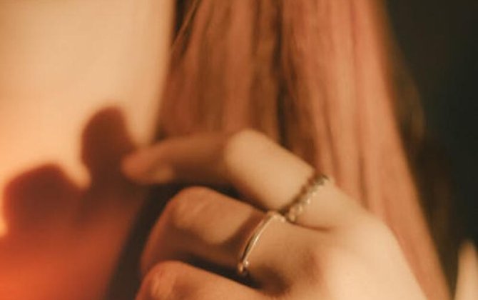 Azərbaycanda evini əxlaqsızlıq yuvasına çevirən şəxsə ağır cəza verildi