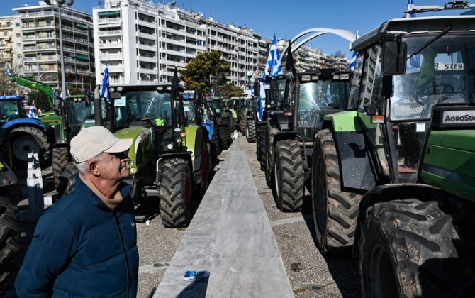 Yunanıstanda fermerlər aksiya zamanı şoseni bağlayıblar