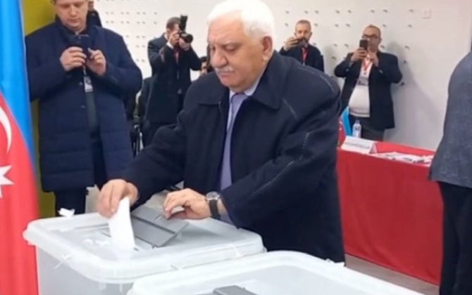 Bəylər Eyyubov Şuşada səs verdi - VİDEO