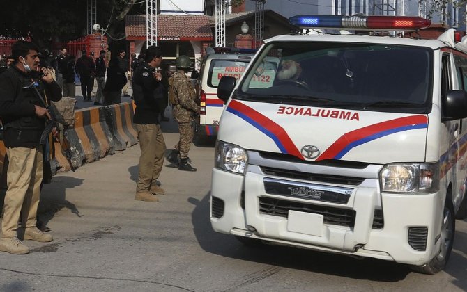 Pakistanda seçki məntəqəsi atəşə tutulub, polis əməkdaşı ölüb