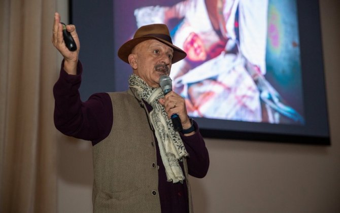 Tanınmış fotojurnalist Reza Deghatinin gənclərlə görüşü keçirilib