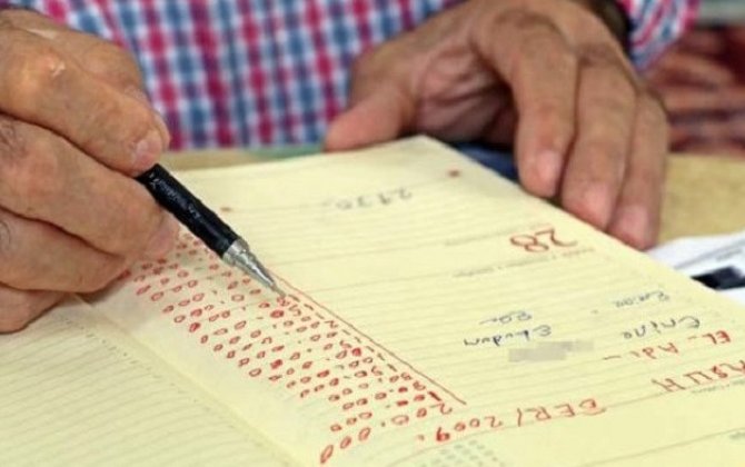 Mağazadan nisyə dəftərlərini OĞURLADI, Bakıda oteldə qızlarla ƏYLƏNDİ