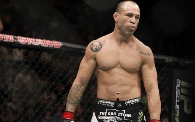 19 nokautla rekord qıran döyüşçünün adı UFC-nin “Şöhrət zalı”na daxil ediləcək