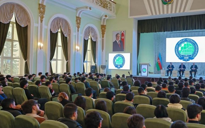 UNEC rektoru akademik borcu olan tələbələrlə görüşüb
