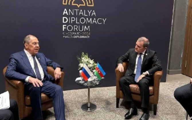Главы МИД Азербайджана и России проводят встречу в Анталье