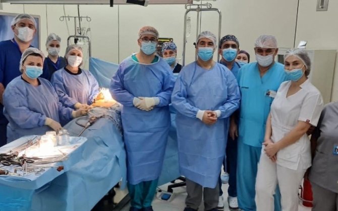 Sumqayıtda həkimlər cərrahiyyə əməliyyatını konfrans zalında izlədi - bir ilk - FOTO