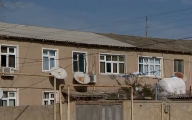 Жильцы старых зданий в Баку: Во время дождя в наши квартиры течет вода - ВИДЕО
