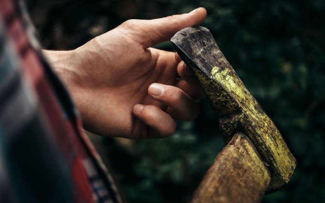 Lənkəranda ər arvadına və özünə balta ilə xəsarət yetirdi